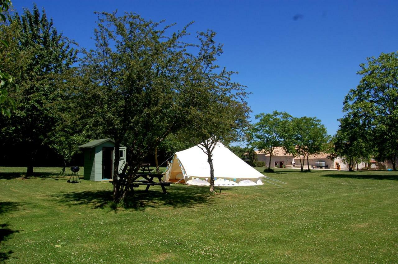 Camping La Foret De Tesse Exteriér fotografie