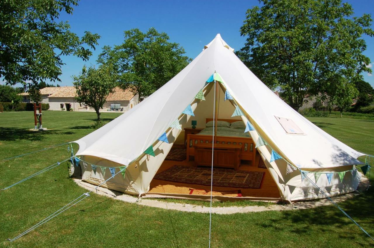 Camping La Foret De Tesse Exteriér fotografie