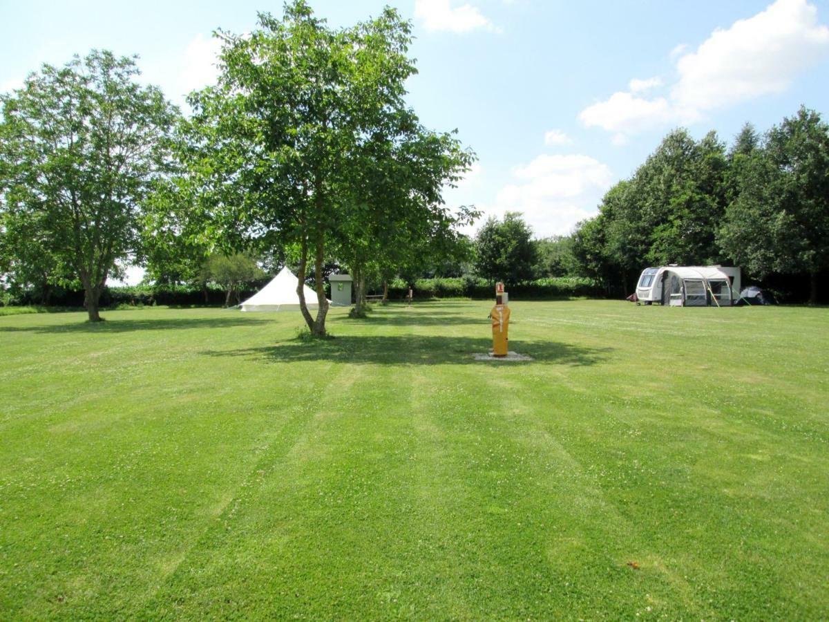 Camping La Foret De Tesse Exteriér fotografie