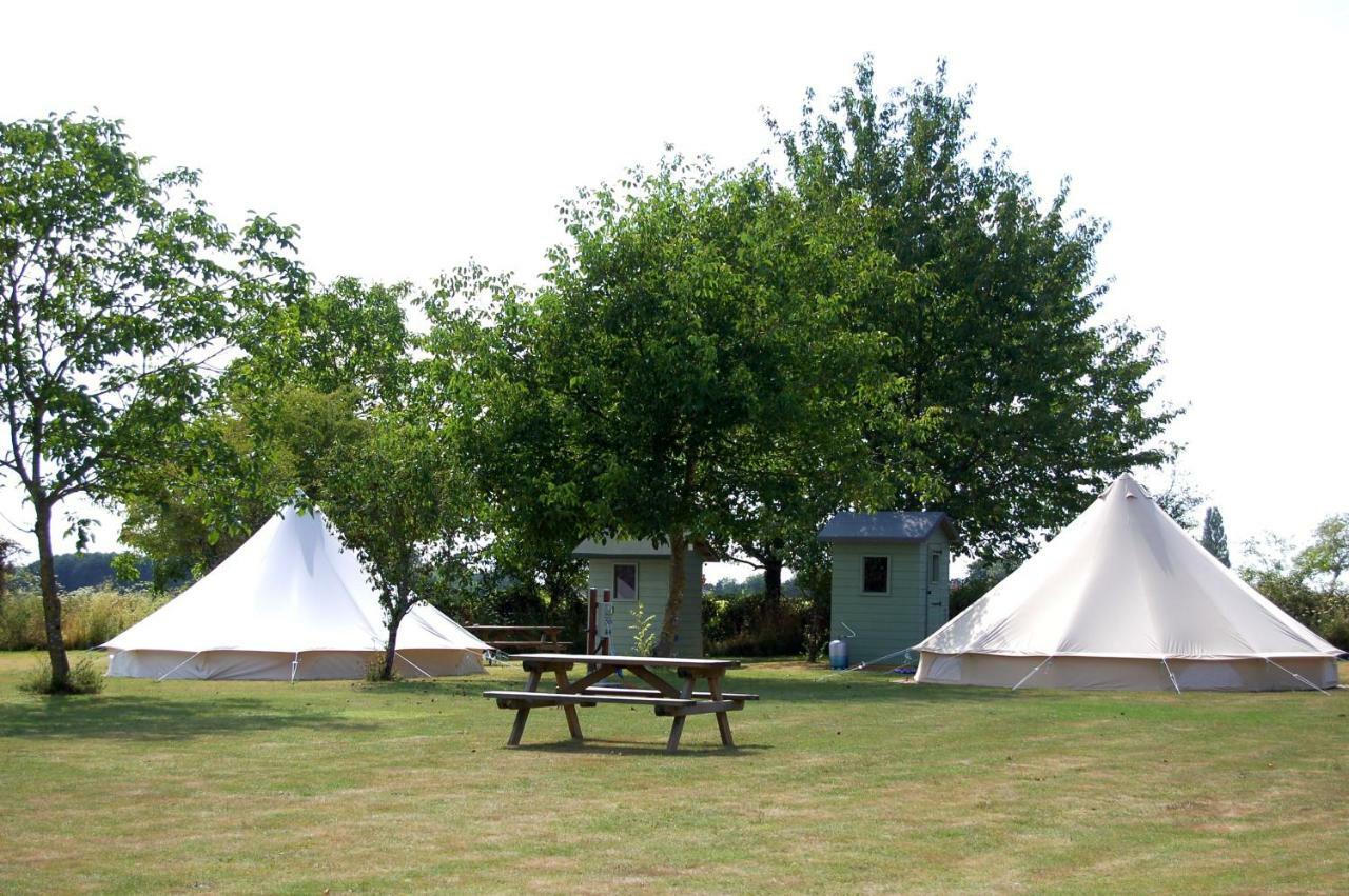 Camping La Foret De Tesse Exteriér fotografie